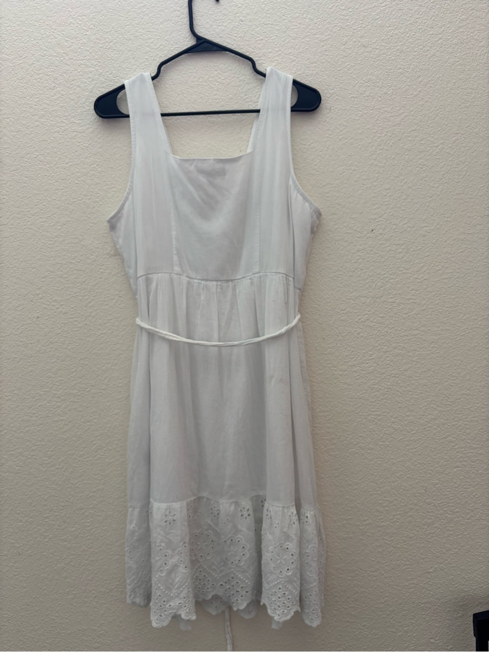 Women’s White Sleeveless Eyelet Hem Dress